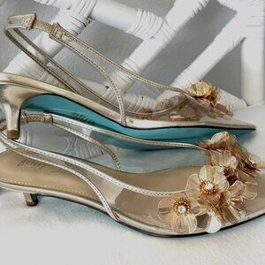 Betsey Johnson Womens Robin Heel Shoes Pump Flower Embellishments Gold Sz 9.5